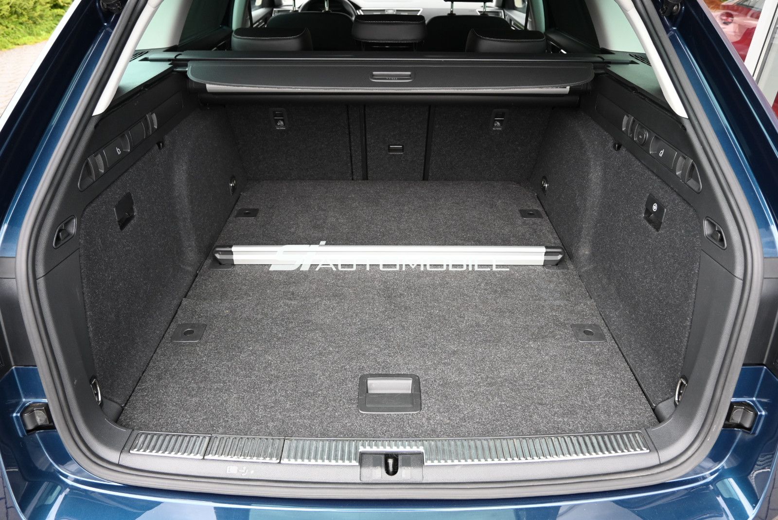 Fahrzeugabbildung SKODA Superb 2.0 TDI DSG L&K COMBI °ACC°AHK°STANDHEIZ°