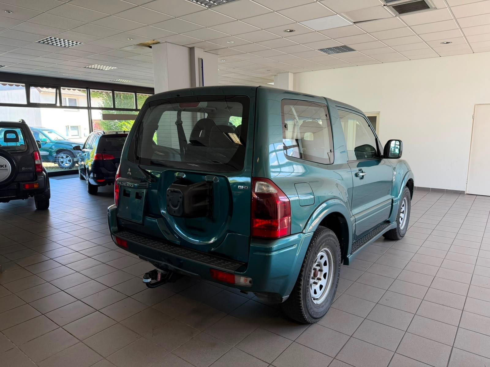 Mitsubishi Pajero 3.2 DI-D Dakar 3 portes | 160 ch | BVA | 1re main | Sièges chauffants | Régulateur | Attelage