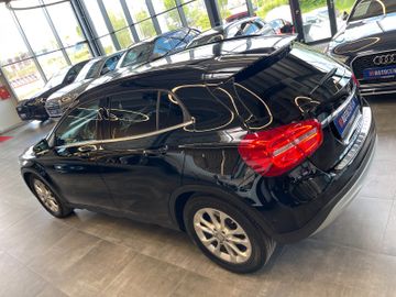 Mercedes-Benz GLA 200 7G-DCT Style *NAVI*XENON*SHZ*TEMPOMAT*