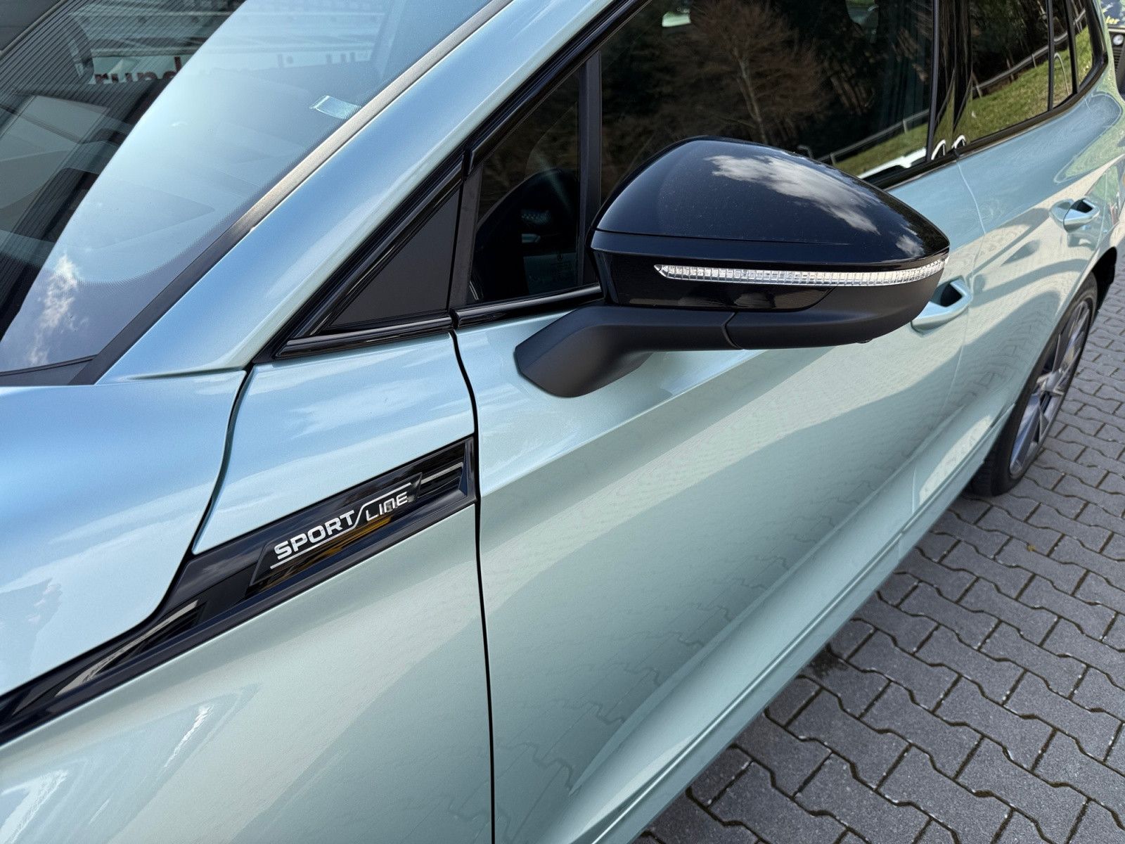 Enyaq 80X Sportline Wärmepumpe Matrix Kamera AHK