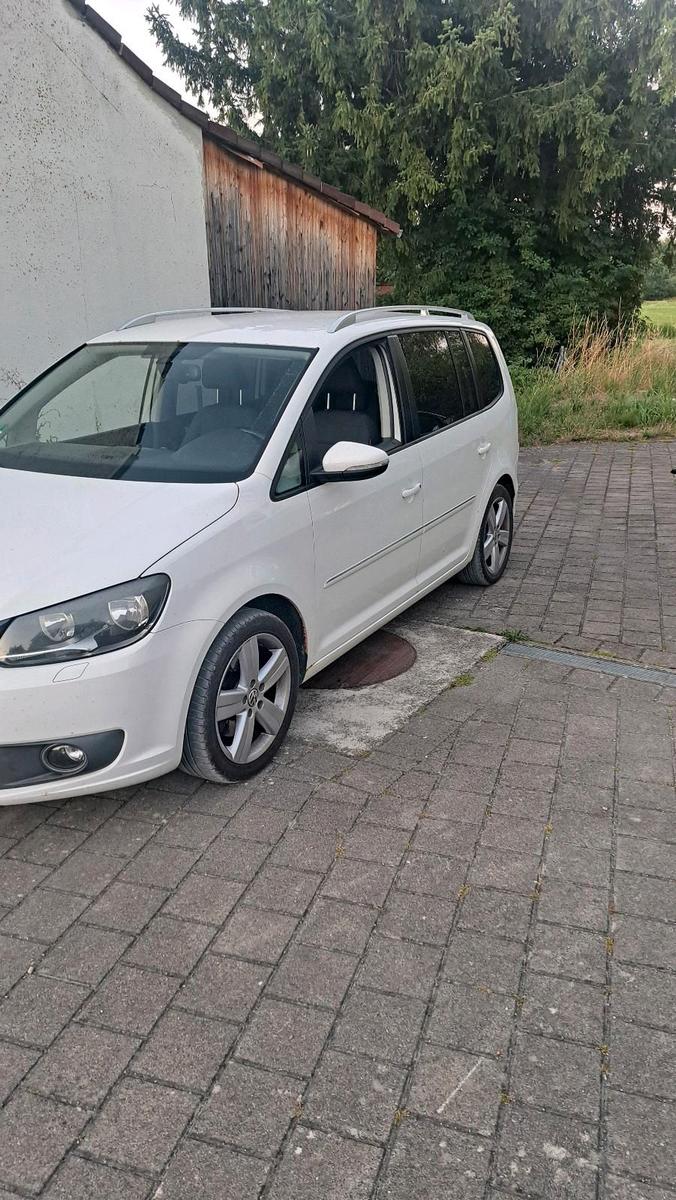 Volkswagen Touran 2010 — interior