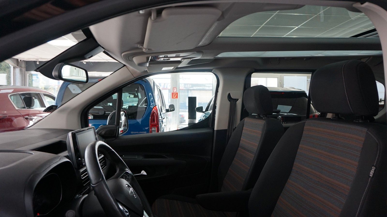 Fahrzeugabbildung Opel Life E Innovation 5,5 L. durch. Verbrauch