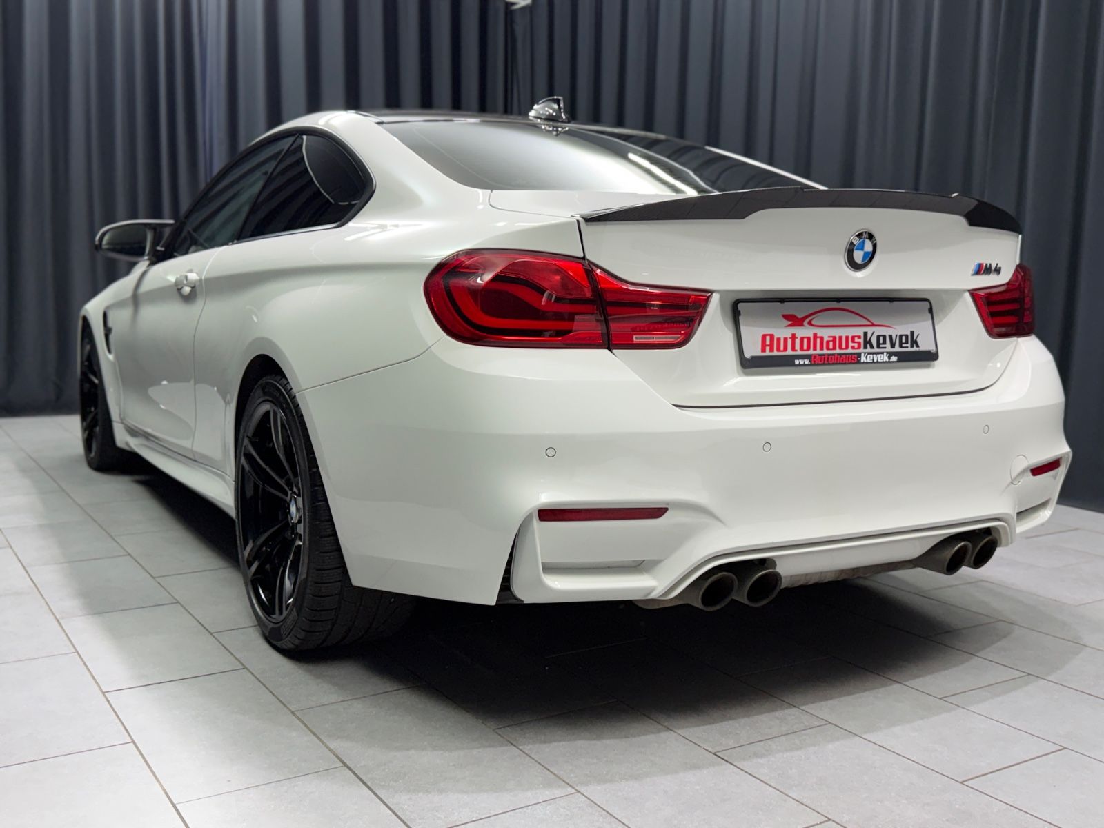 Fahrzeugabbildung BMW M4 Coupe DKG|NAVI|DEUTSCHES FAHRZEUG|LCI