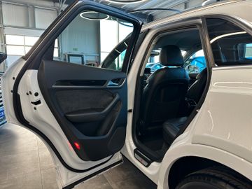Audi Q3 2.0 TFSI quattro *Xenon*Klima*SHZ*Navi*PDC*