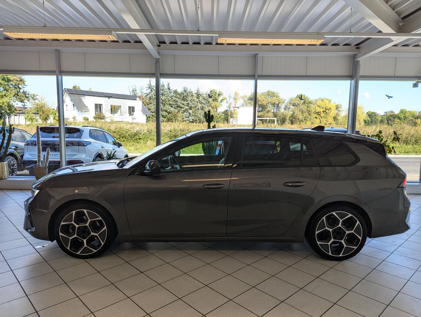 OPEL Astra 1.2 Ultimate Leder-Nappa Sitzlüft AHK Pano - Image 4