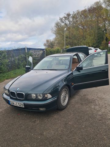 BMW 528i A - 