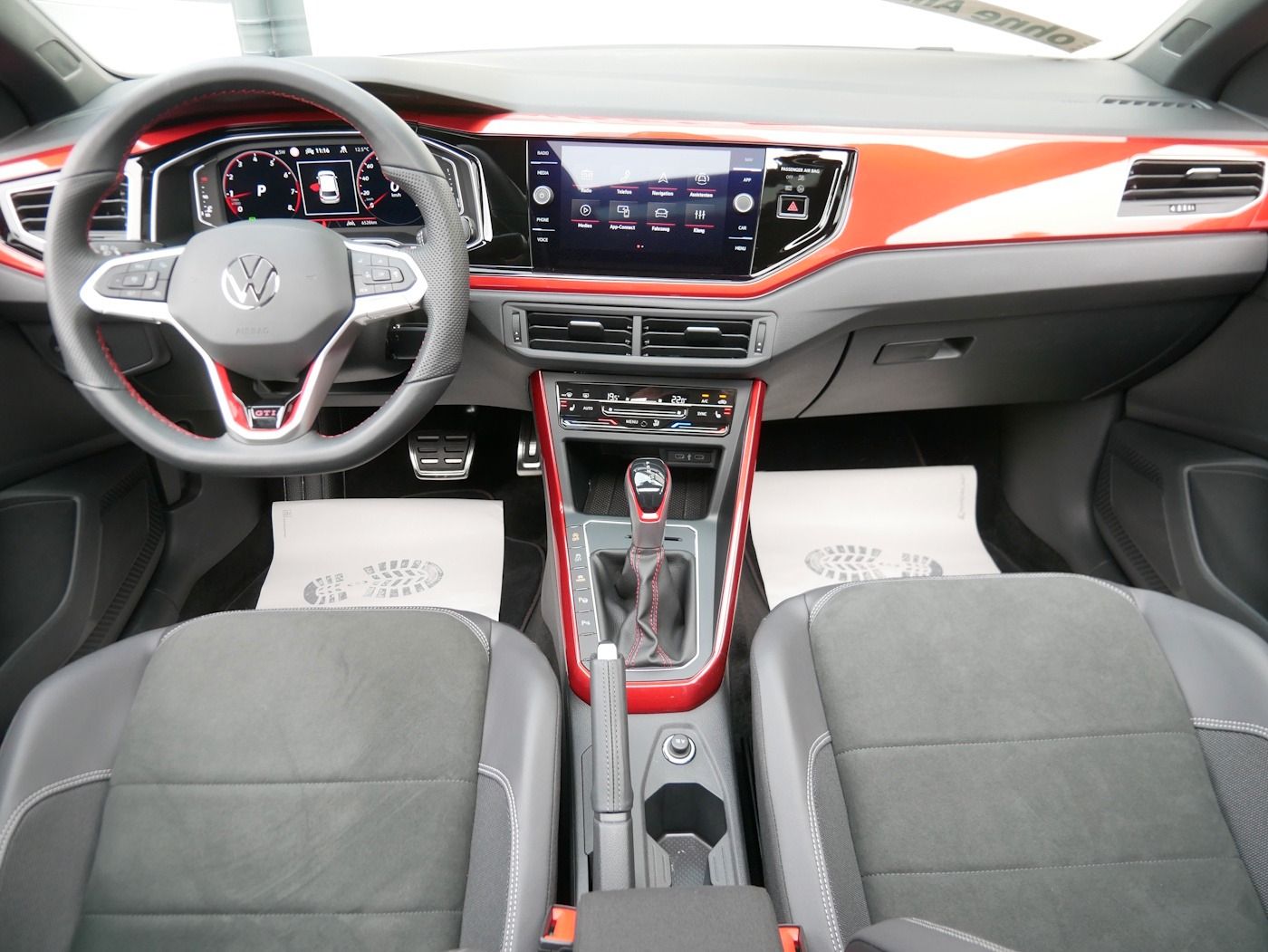 Fahrzeugabbildung Volkswagen Polo -VI 2.0 TSI GTI NEU43T DSG DACH MATRIX ACC