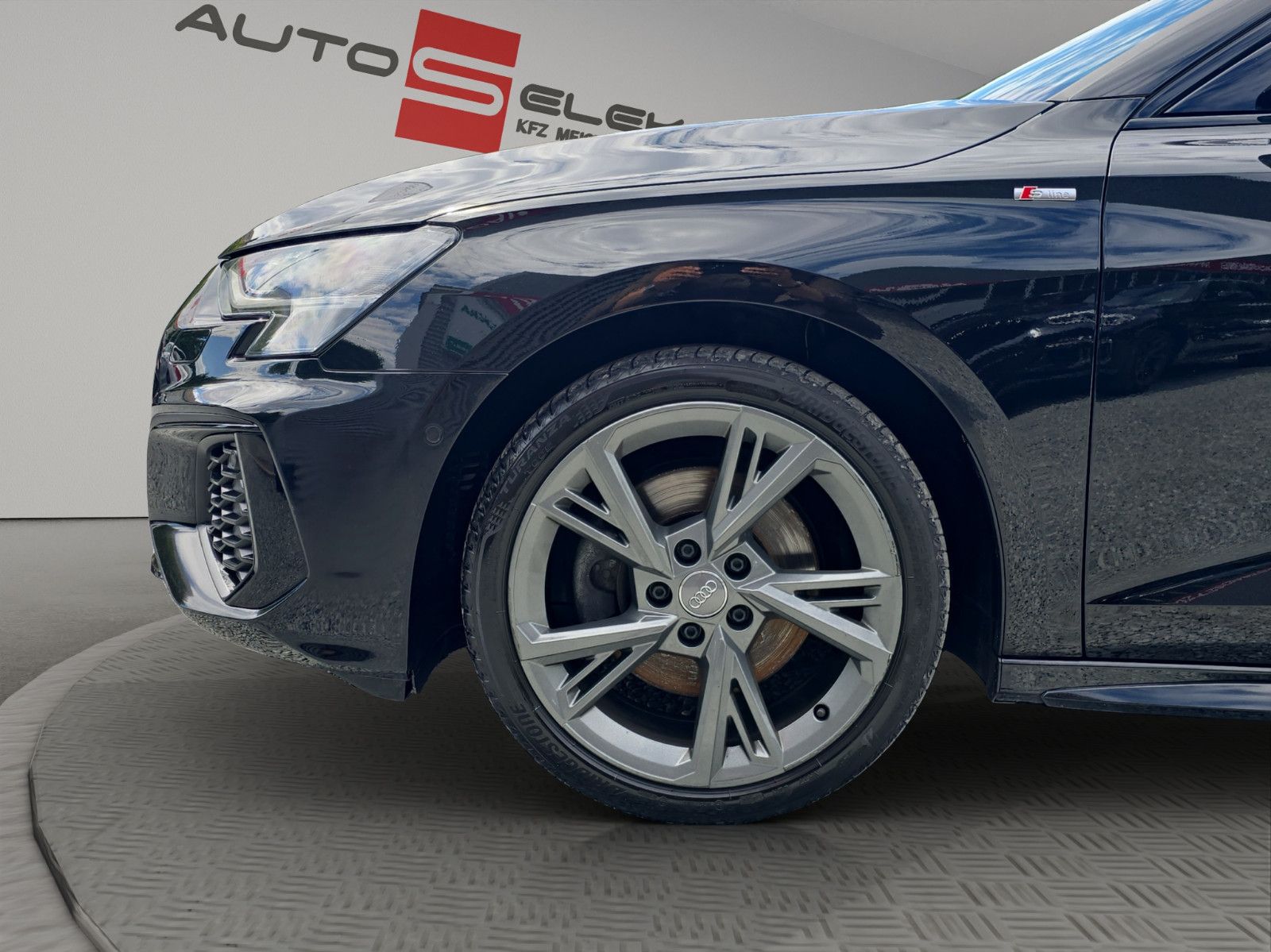 Fahrzeugabbildung Audi A3 Limousine 35 TFSI 3x S line CarPlayer LED