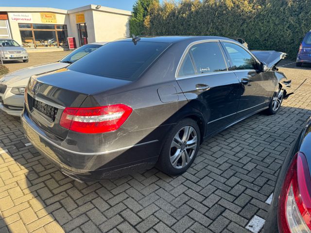 Fahrzeugabbildung Mercedes-Benz E 220 CDI BlueEfficiency Avantgarde AMG Paket