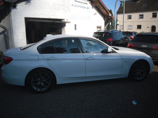 BMW 320 i Sport Line Limo 82000KM Navi Kamera Sitzh