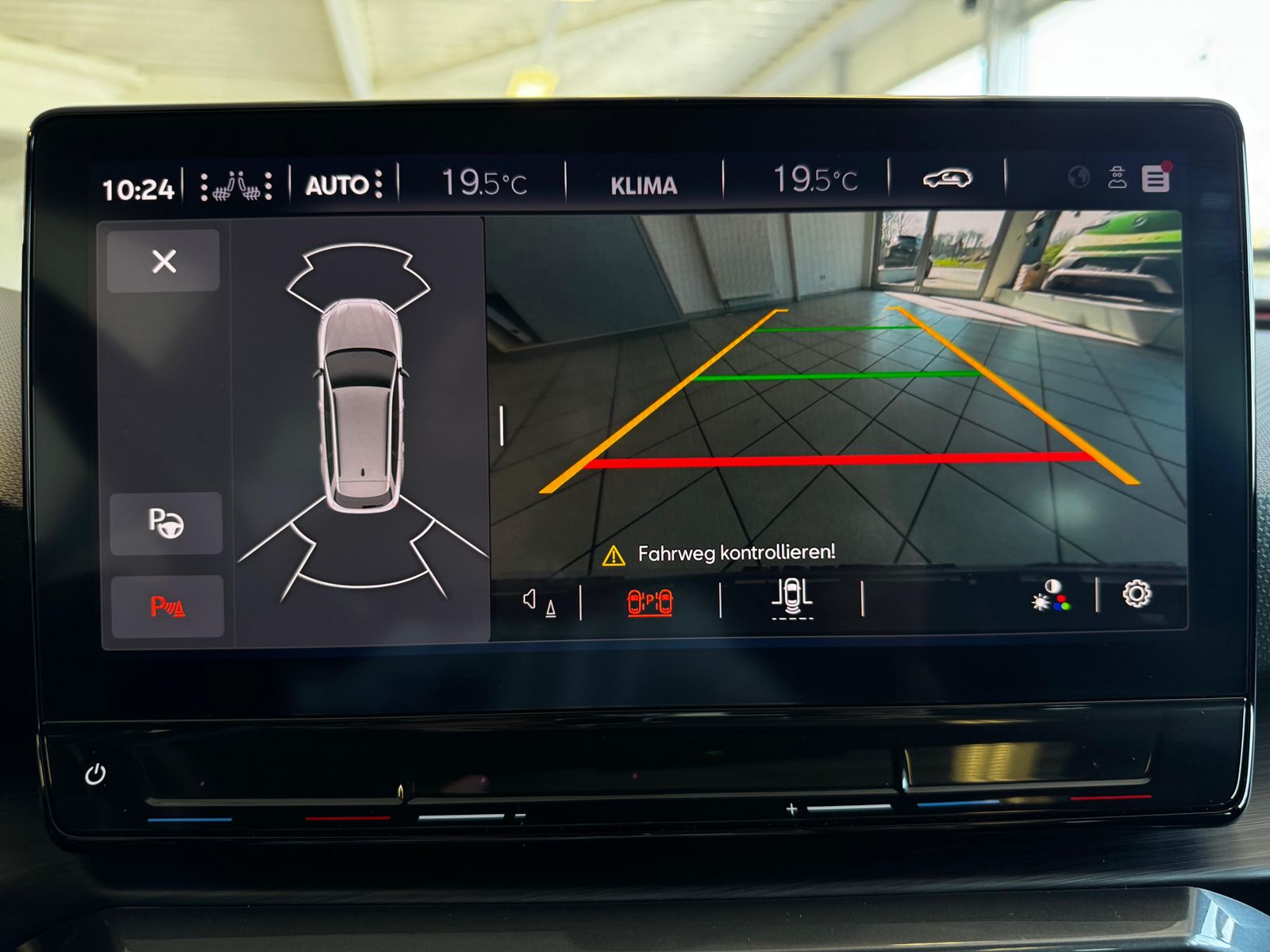 Fahrzeugabbildung CUPRA Leon 2.0 TSI VZ 4Drive Vision+ Matrix Pano ACC
