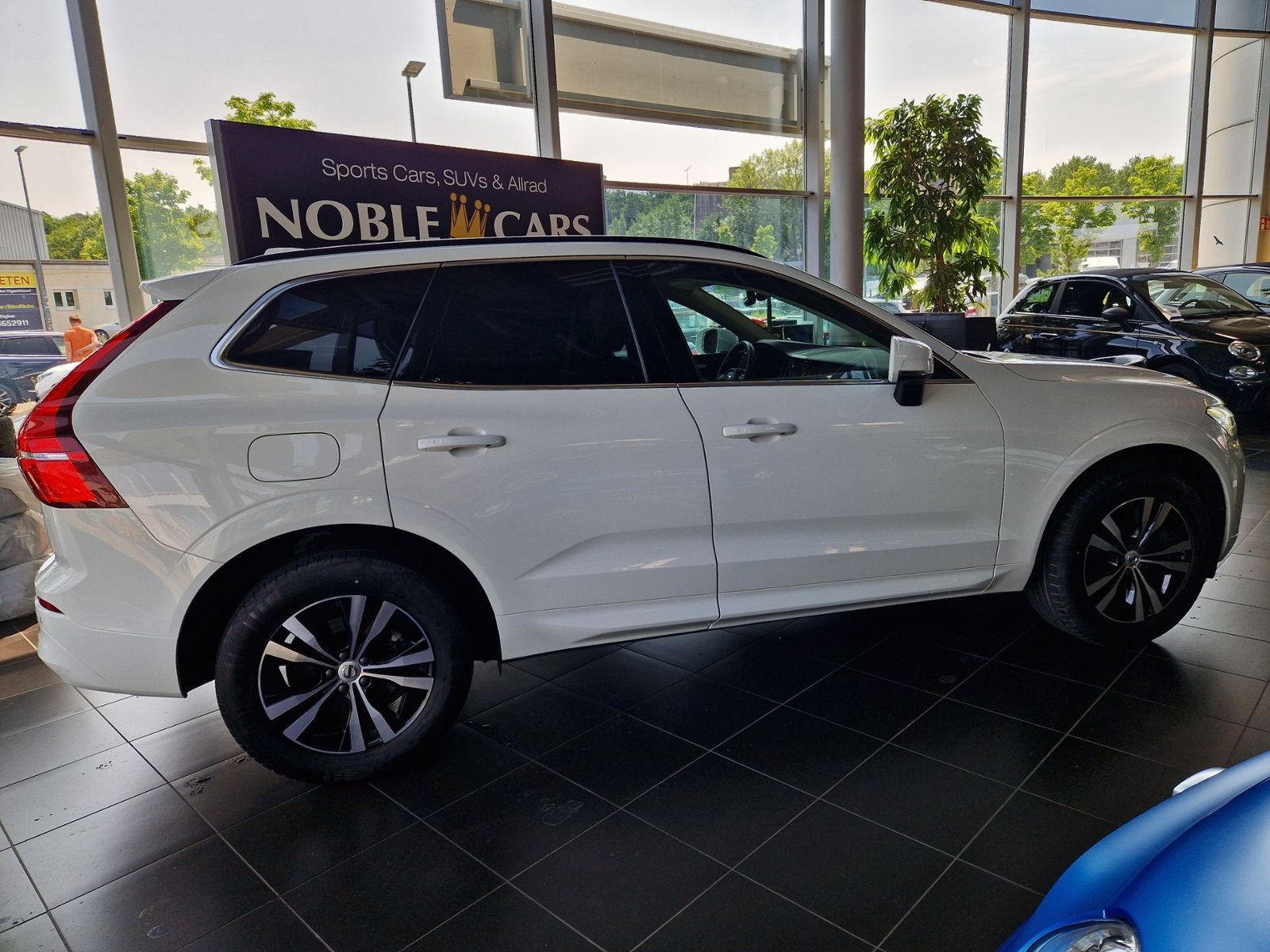 Fahrzeugabbildung Volvo XC60 Momentum Pro 2WD PANO H/K LED
