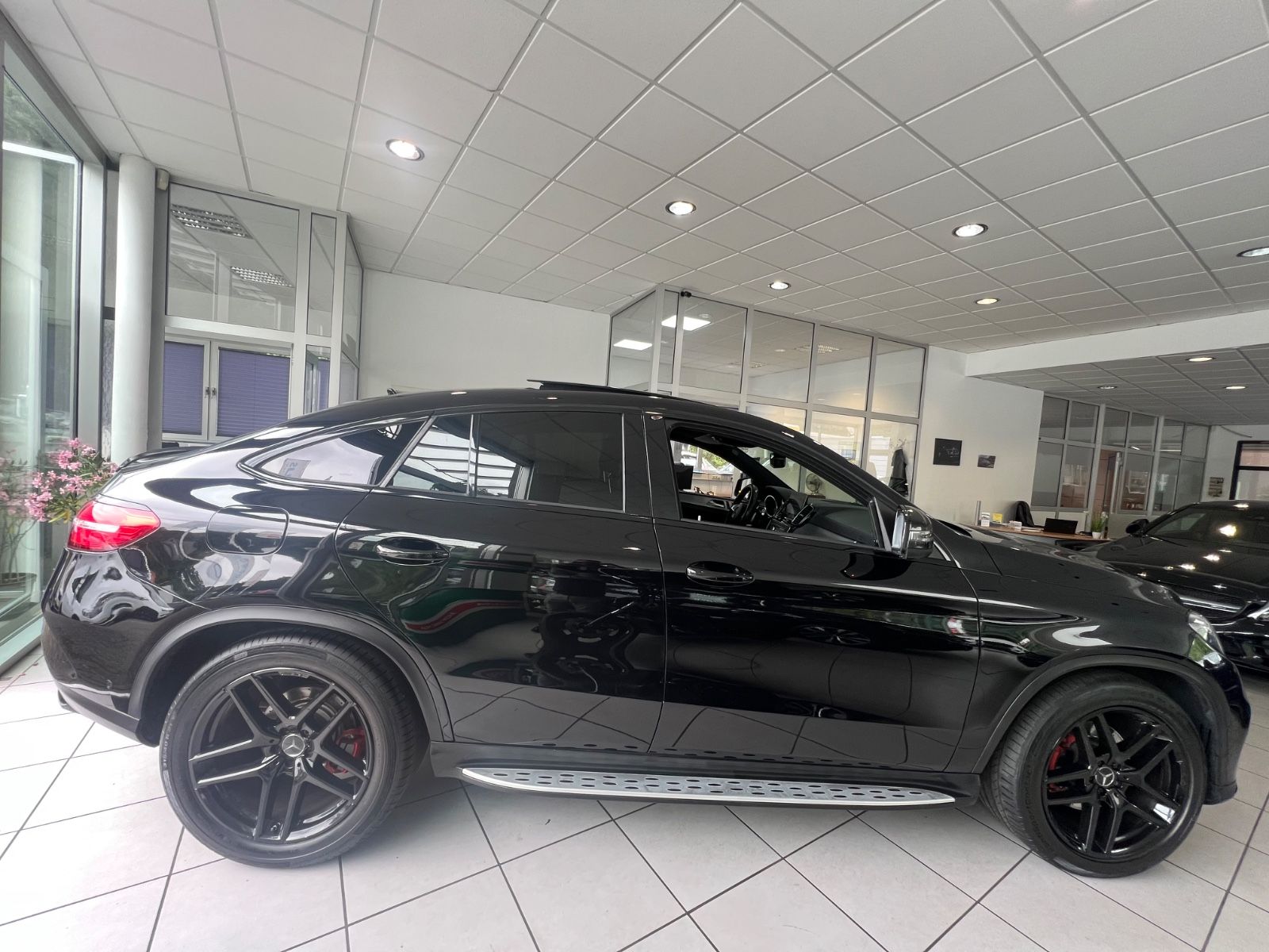 Fahrzeugabbildung Mercedes-Benz GLE 350 d Coupe 4Matic AMG LINE *PANO*360°