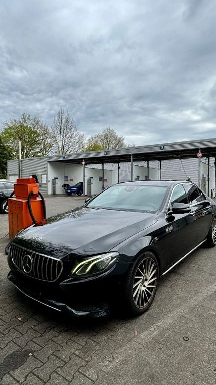 Image of Mercedes-Benz E 220