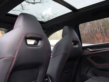 Fahrzeugverkauf 25 Skoda Kodiaq 2.0 TSI 195 kW 4x4 RS Pano AHK StHz