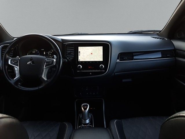 Fahrzeugabbildung Mitsubishi Outlander Plus Spirit 2.4 PHEV 4WD Leder 360°