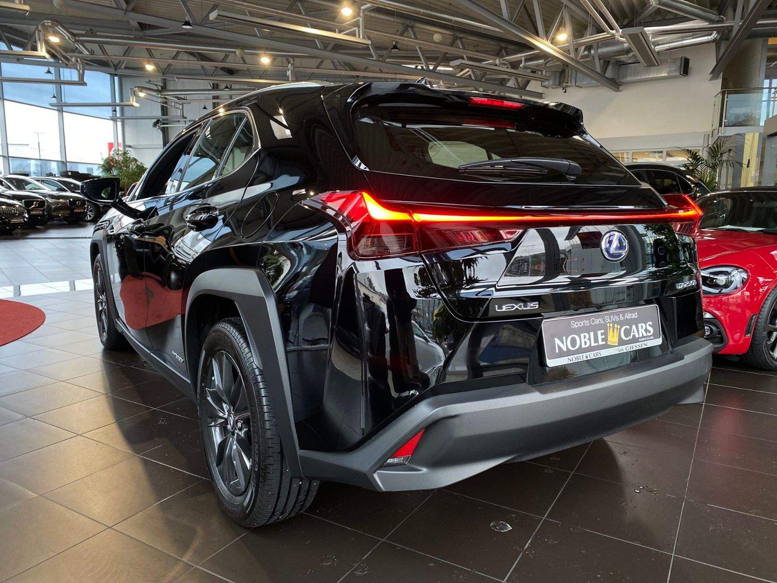 Fahrzeugabbildung Lexus UX 250h Launch Edition KLIMA LED NAV SHZ ALU