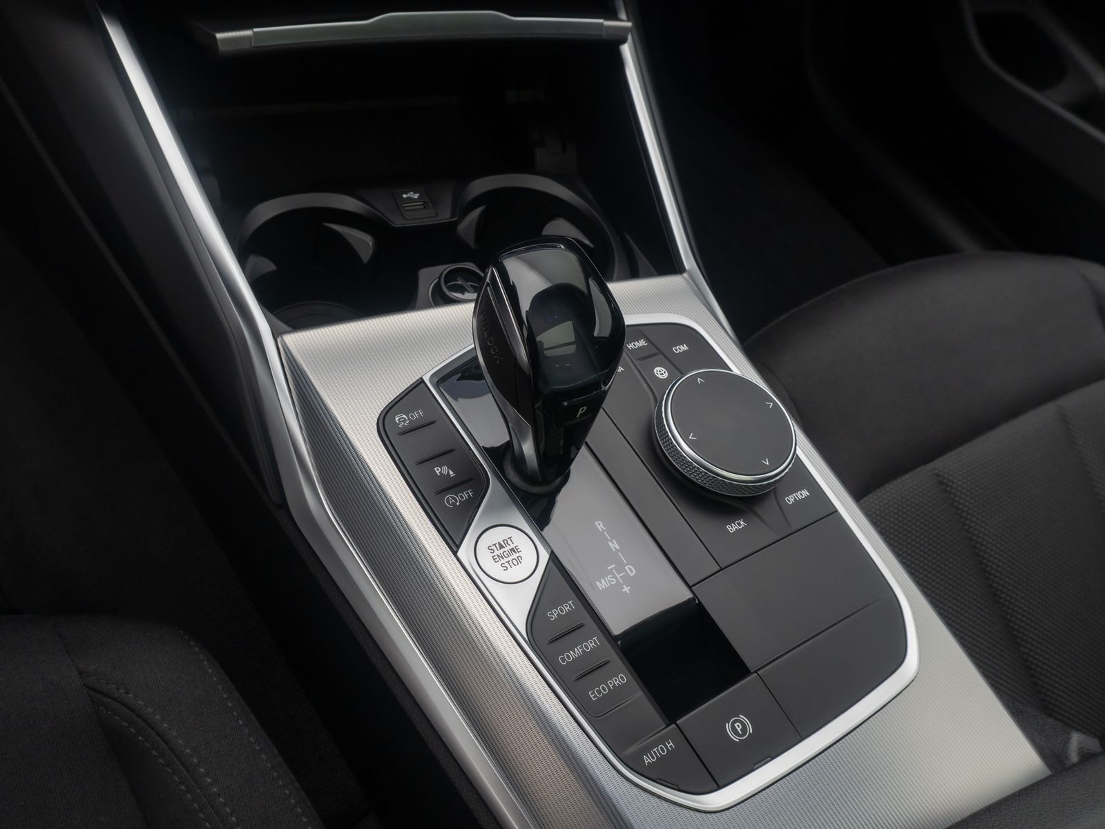 Fahrzeugabbildung BMW 330i AHK Kamera DAB Laser Panorama M Sport HIFi