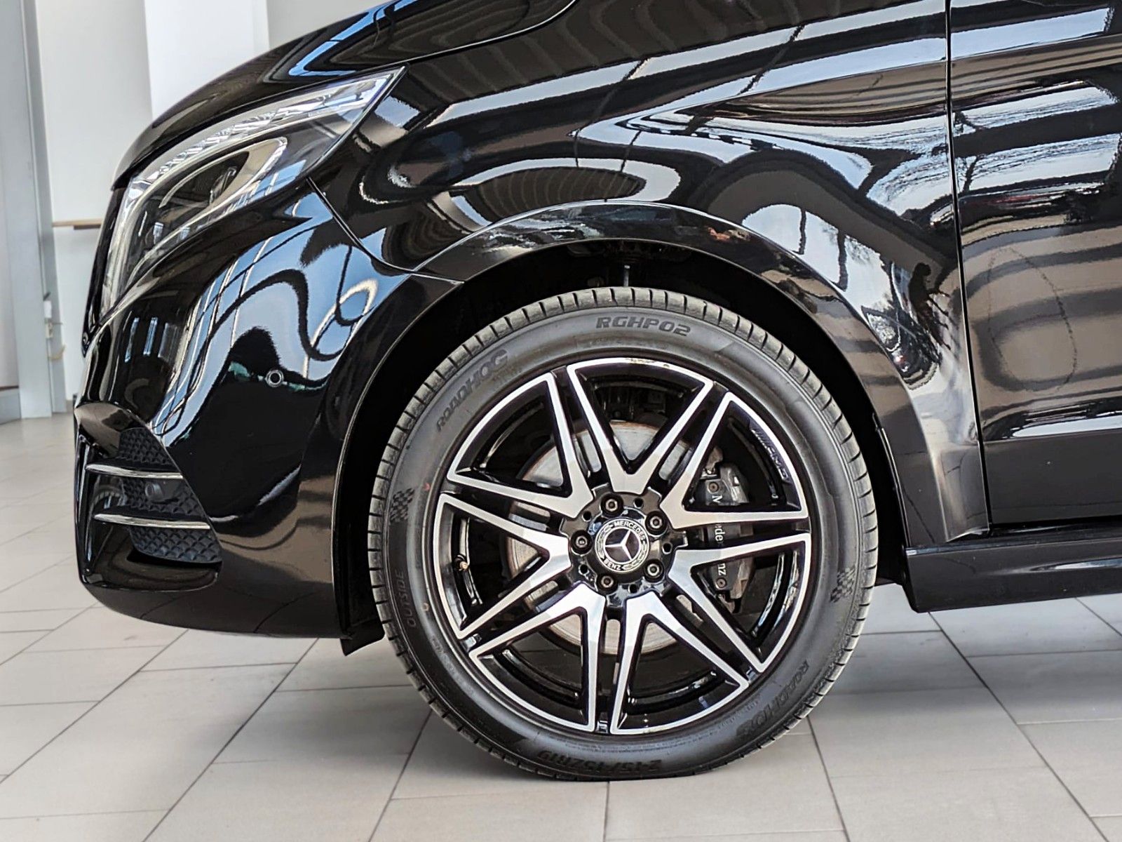 Fahrzeugabbildung Mercedes-Benz V 250d AMG 4M LANG 6 SITZE VIP SHUTTLE MEGAVOLL!