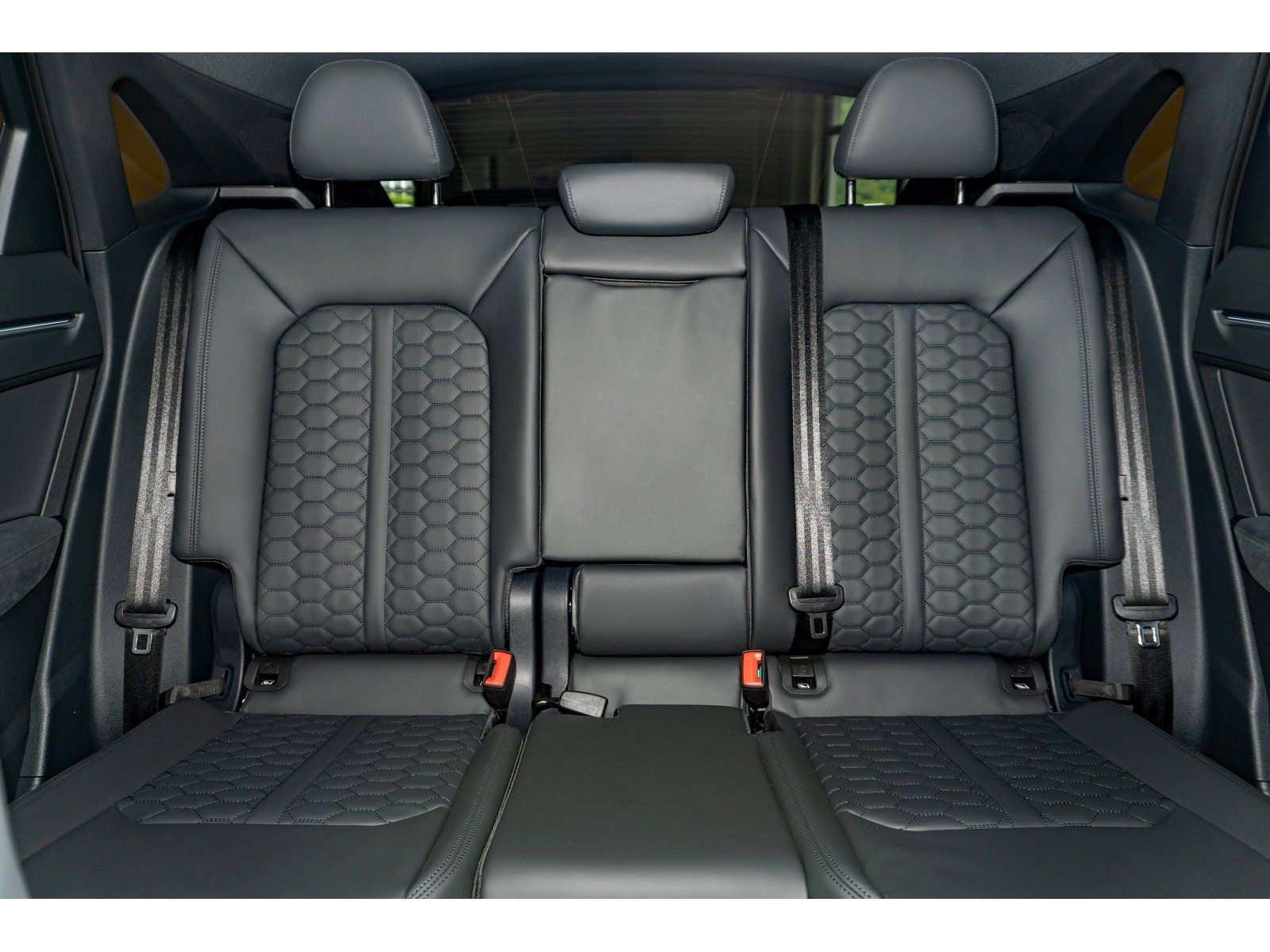 Fahrzeugabbildung Audi RS Q3 SB Essential Garantie`28 im Kundenauftrag