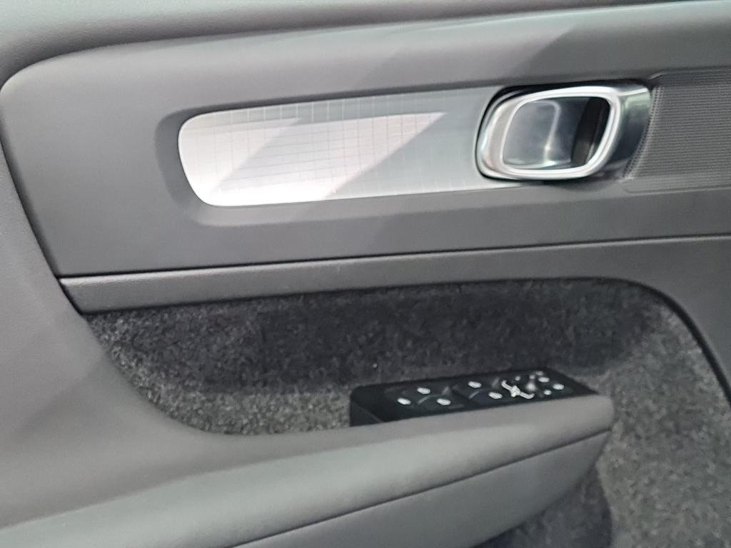 Volvo XC40 Momentum Pro 2WD