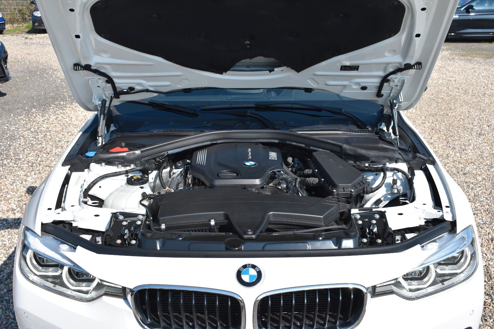Fahrzeugabbildung BMW 320 d Touring Sport Line Automatik AHK