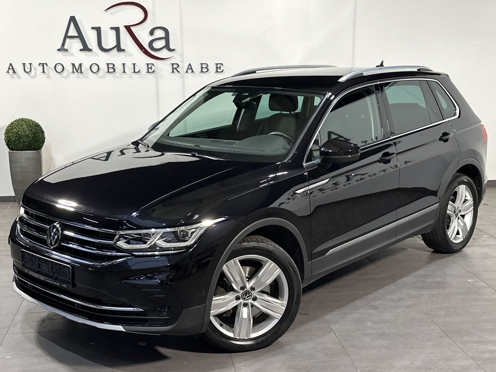 Fahrzeugabbildung Volkswagen Tiguan 2.0 TSI Elegance 4M NAV+LED+KAMERA+19ZOLL