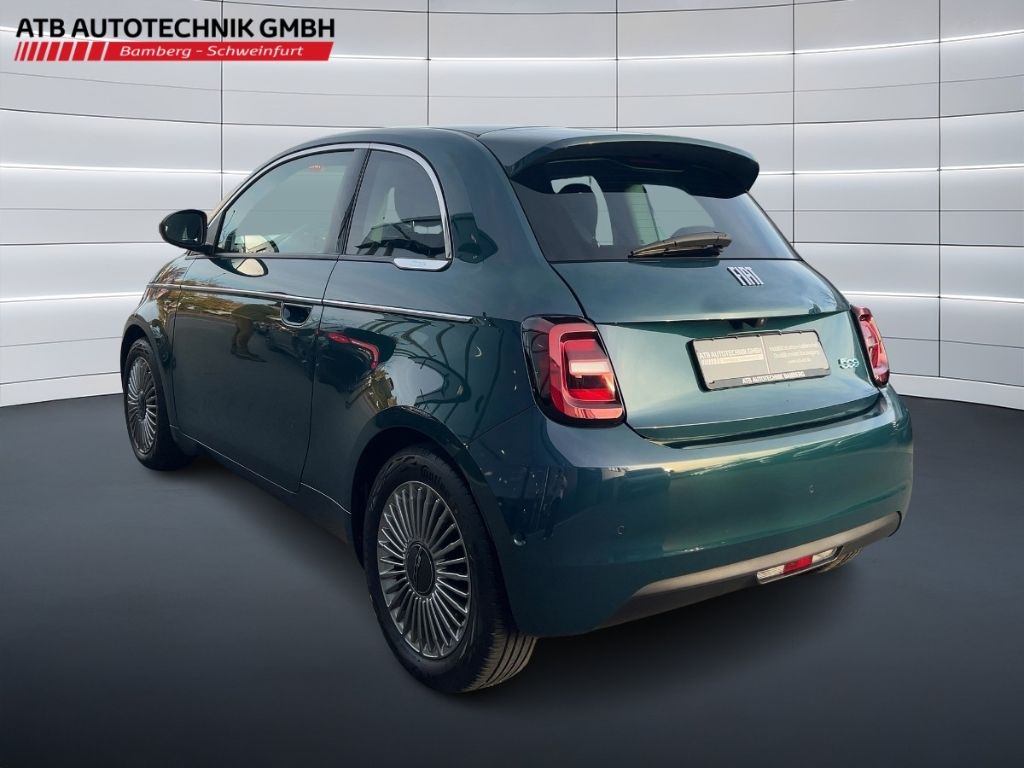 Fahrzeugabbildung Fiat 500e Elektro Style und Komfortpaket