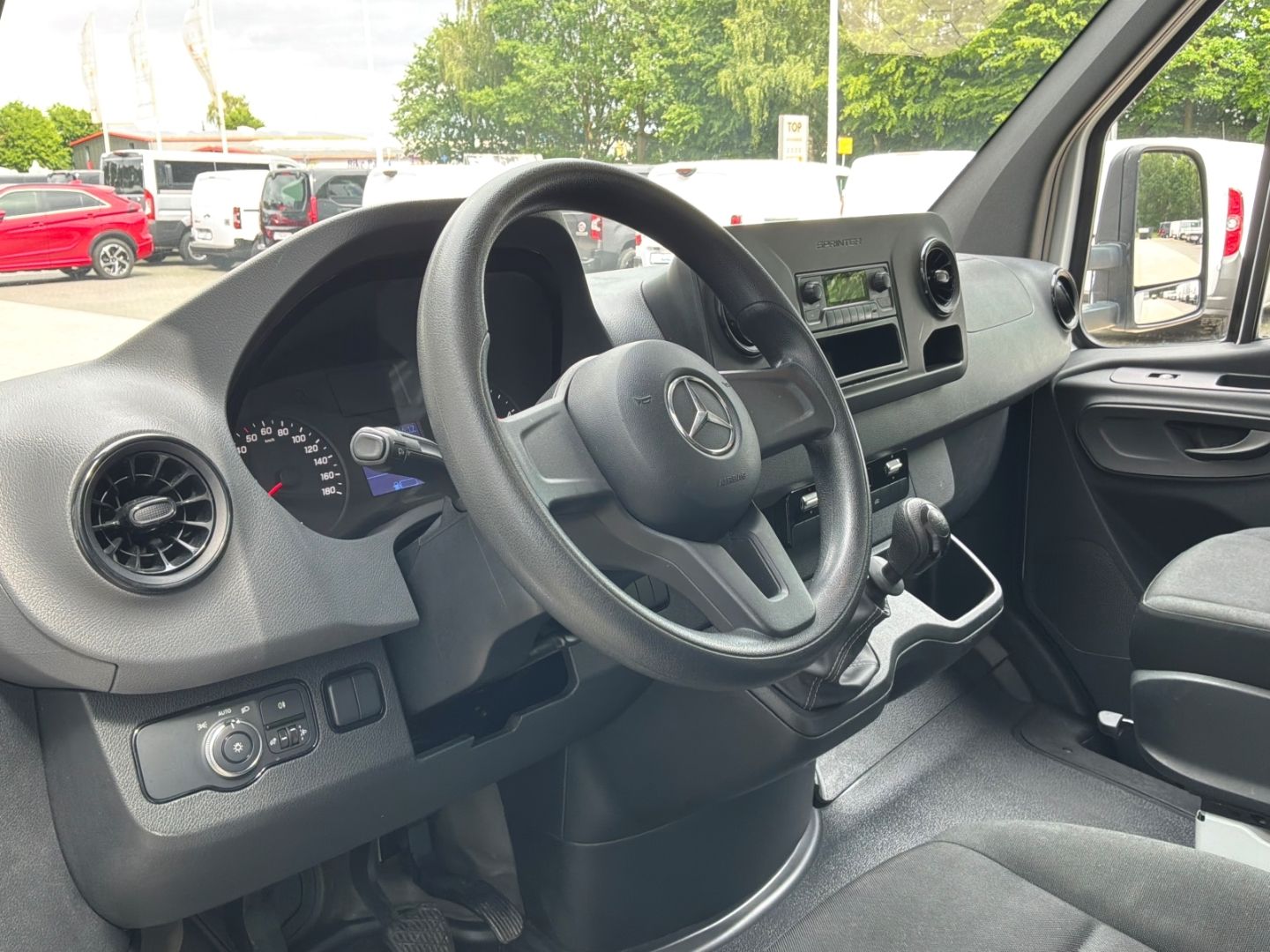 Fahrzeugabbildung Mercedes-Benz Sprinter 314 CDI   Niederflurkoffer Fahrgestell