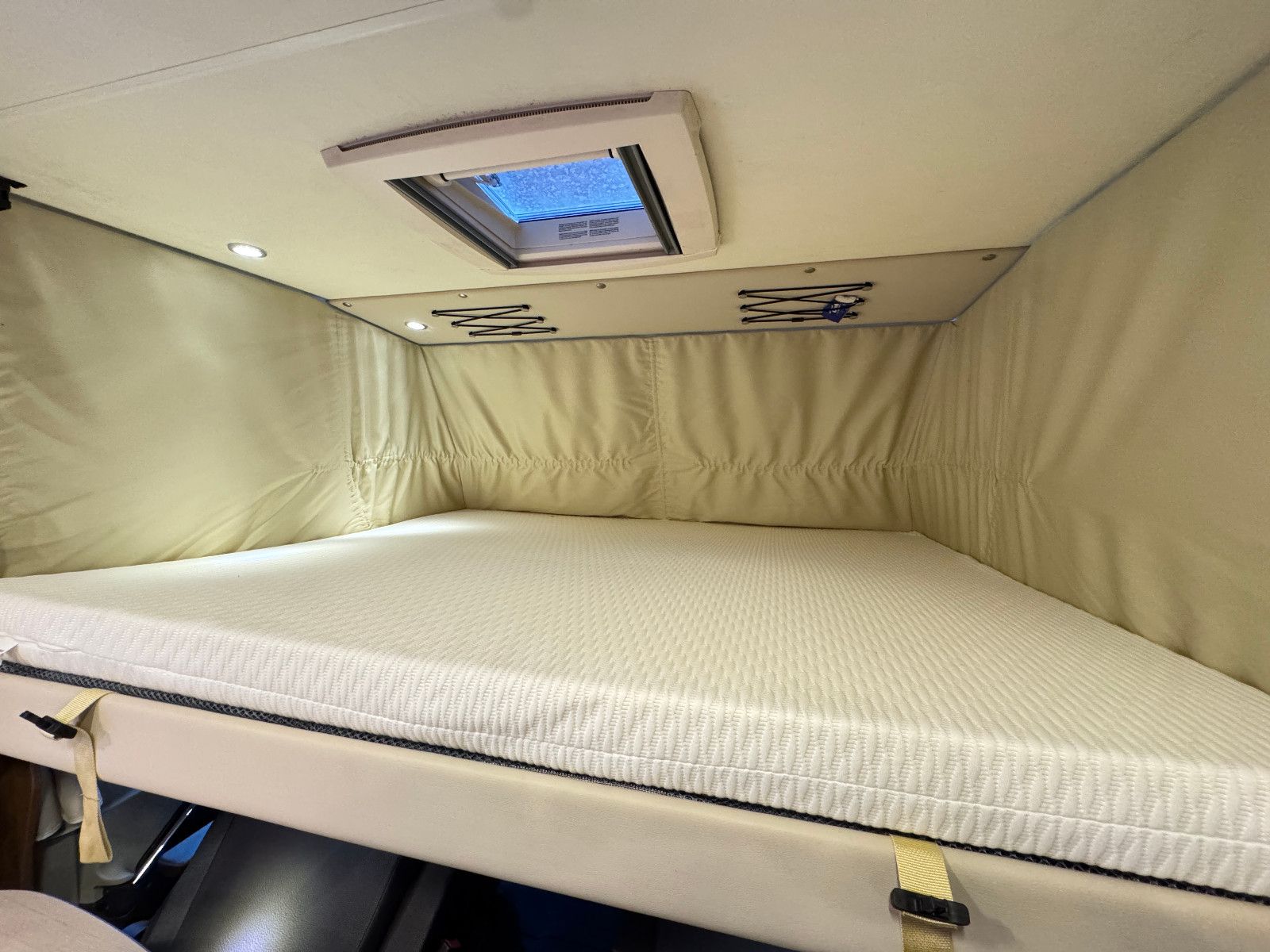 Fahrzeugabbildung Knaus VAN 650 I MEG AUTOMATIK LÄNGSBETT HUBBETT 1.HAND