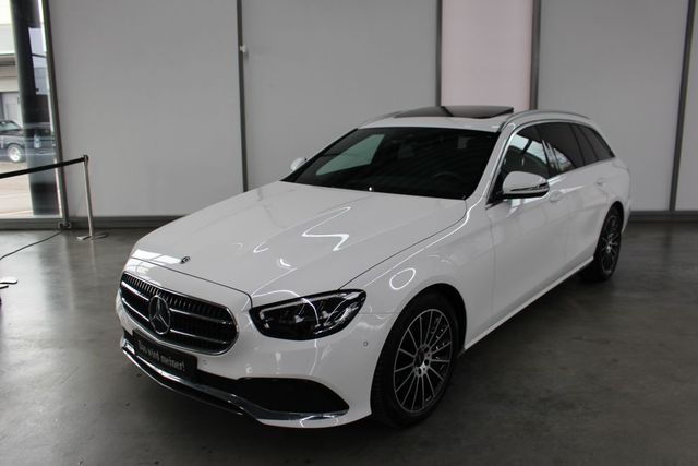 MERCEDES-BENZ E 220 d T 4M Avantgarde LED Kamera AHK Widescree