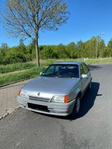 Opel Kadett E CC Sondermodel Beauty - Opel Kadett: Limousine, C