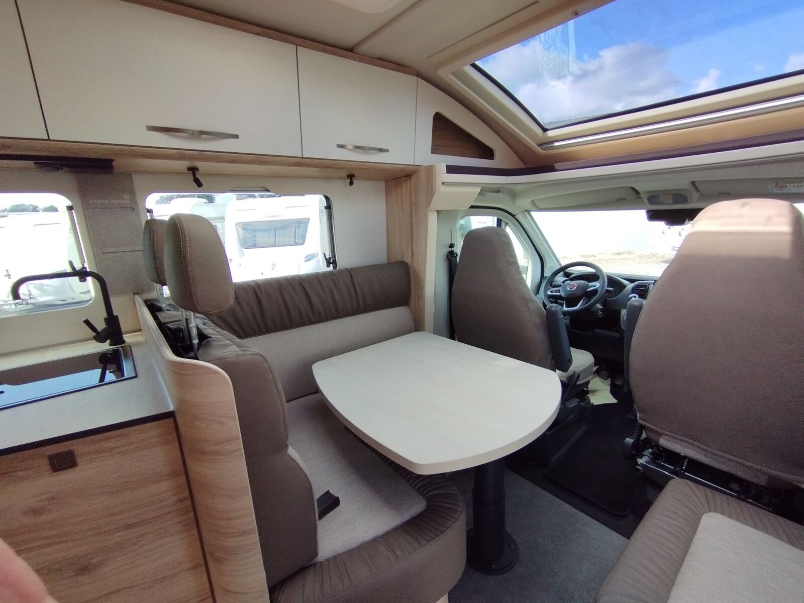 Fahrzeugabbildung Eura Mobil Profila T PT 695 EB 180 PS Automatikgetriebe