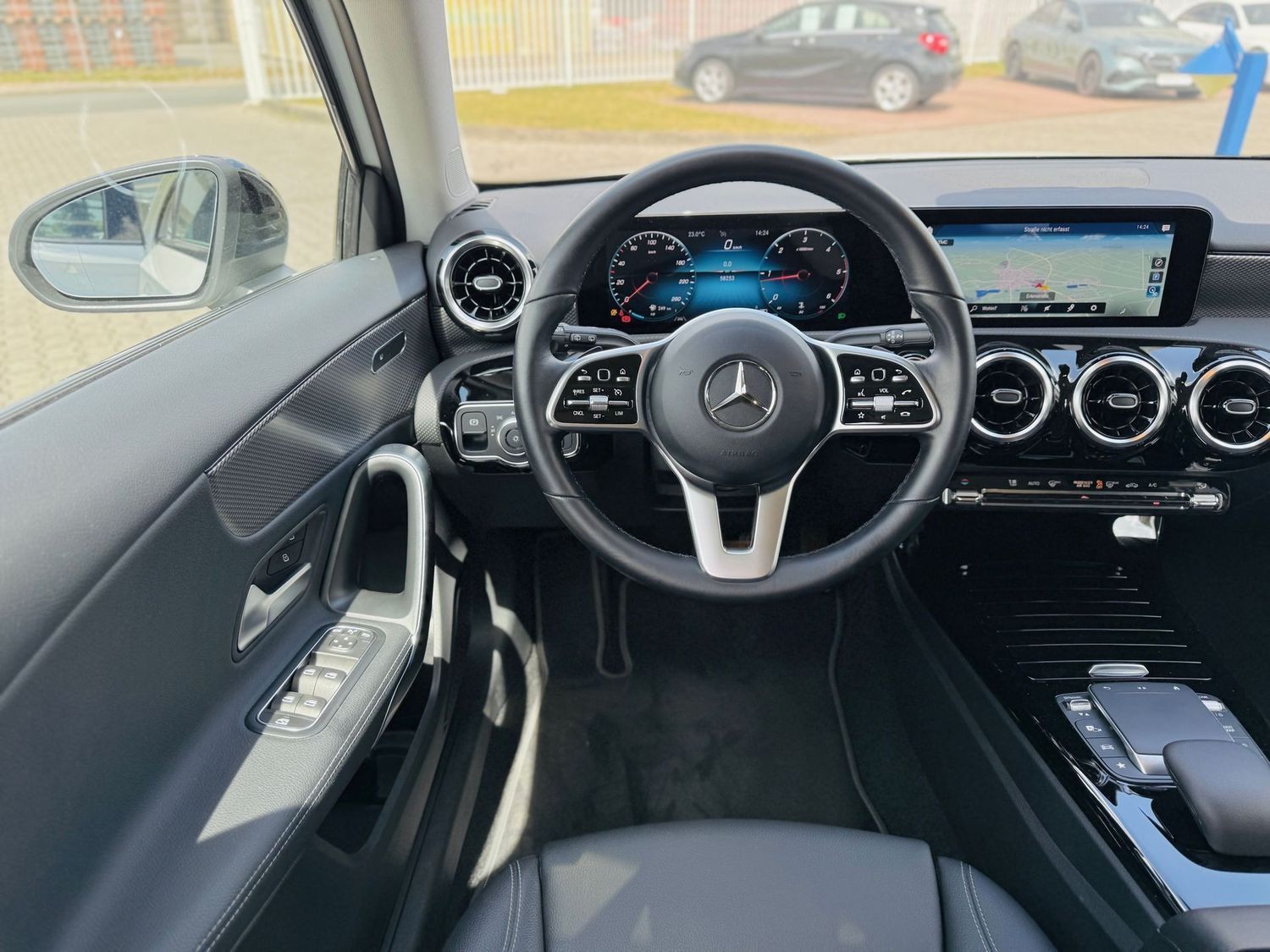 Fahrzeugabbildung Mercedes-Benz A 220 d NIGHT PROGRESSIVE, 360°, Totw., LED, PTS