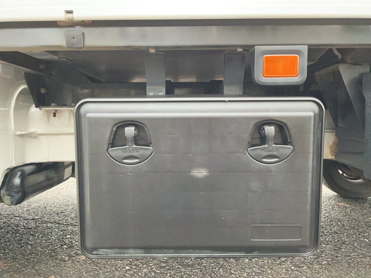 Fahrzeugabbildung Volkswagen Crafter 35 Pritsche DOKA LR 2.0 TDI AHK GJR