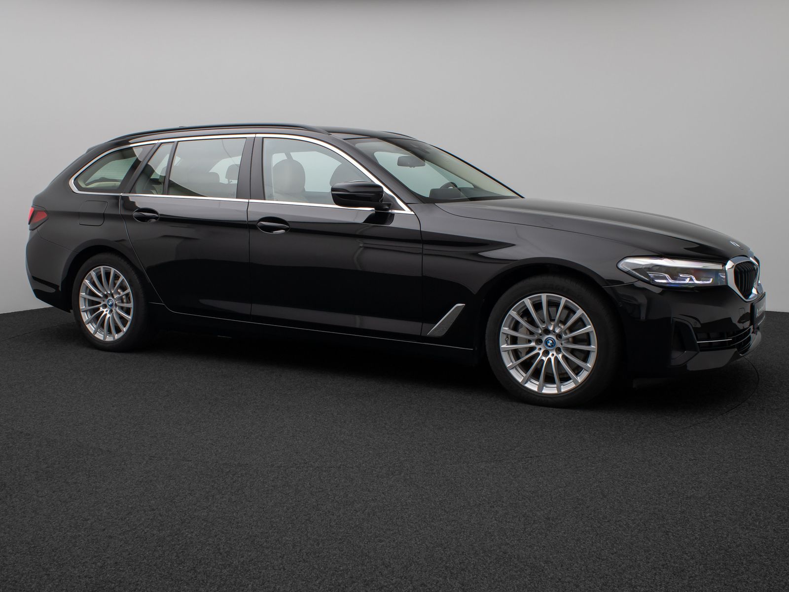 Fahrzeugabbildung BMW 530e xD DAB HiFi Leder Lenkradheizgung AHK Alarm