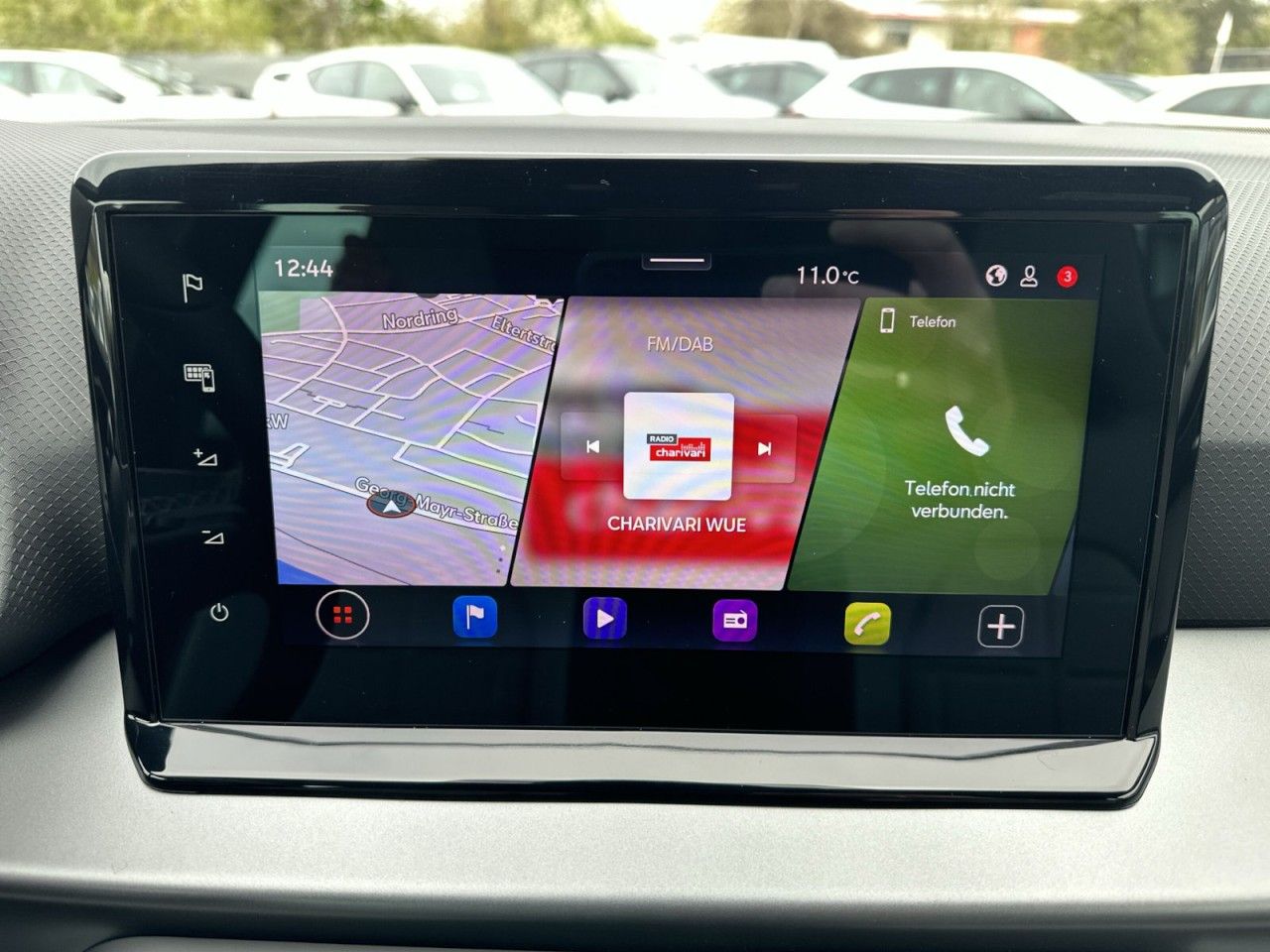 Fahrzeugabbildung SEAT Arona FR 1.0 TSI 116 PS 6-Gang - mit KI generiert/bearbeitet