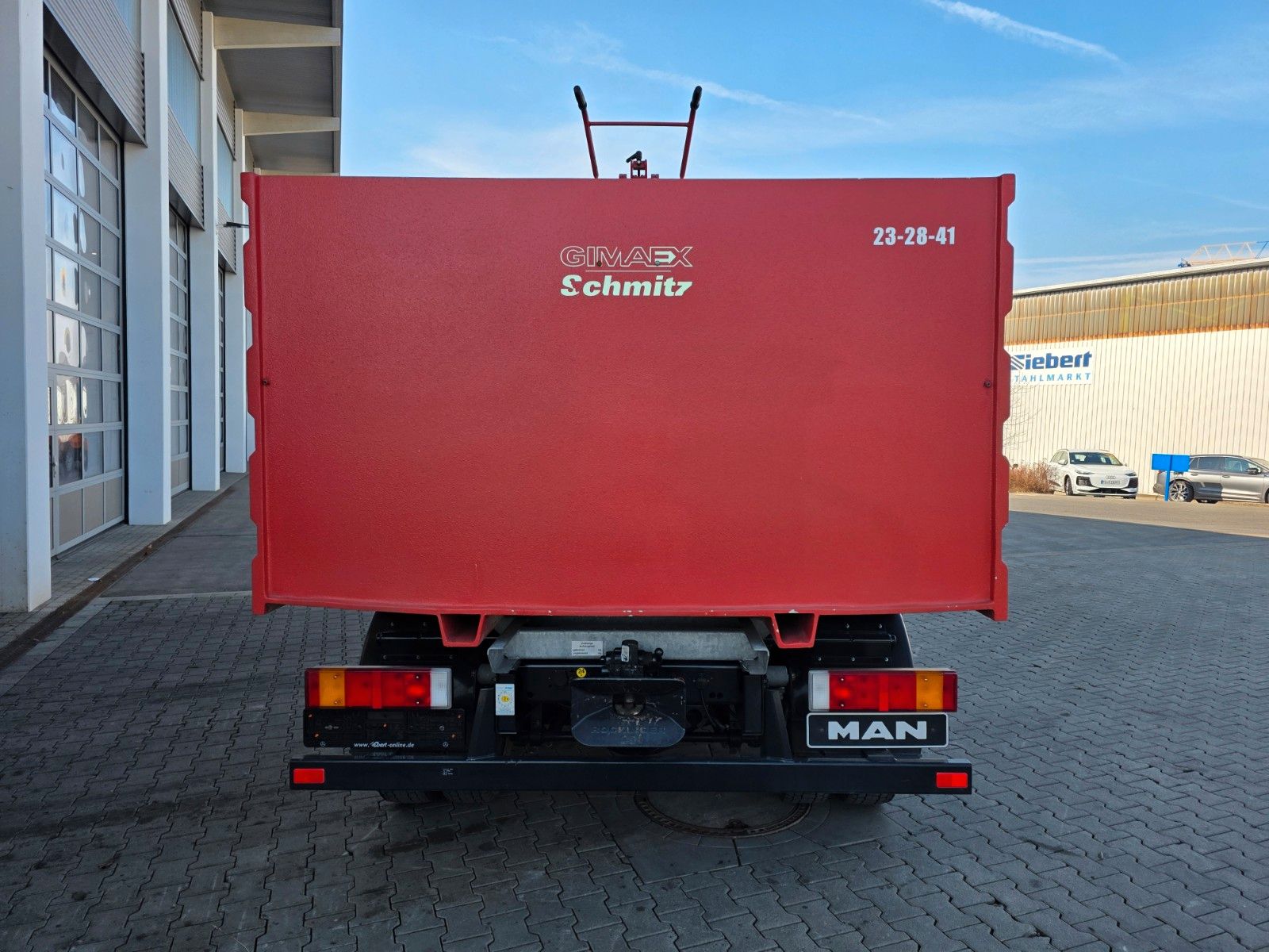 Fahrzeugabbildung MAN LE 8.150 Schaum 2.500 Liter Schmitz SLF 25/25