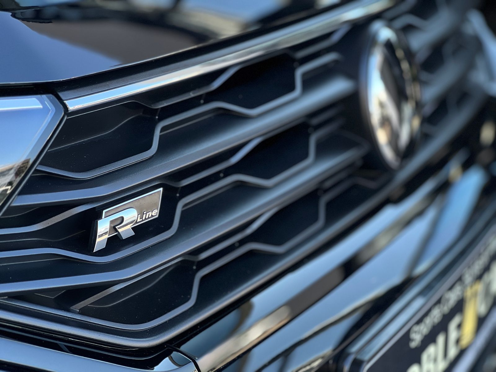 Fahrzeugabbildung Volkswagen T-Roc Cabriolet R Line Black AHK BEATS KEYLESS