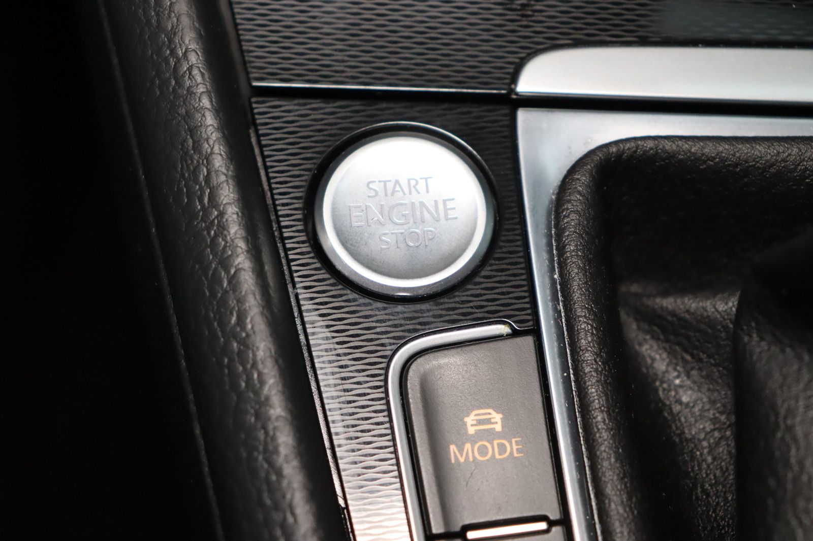 Fahrzeugabbildung Volkswagen Golf 2.0 TSI GTI * Standheizung * PDC