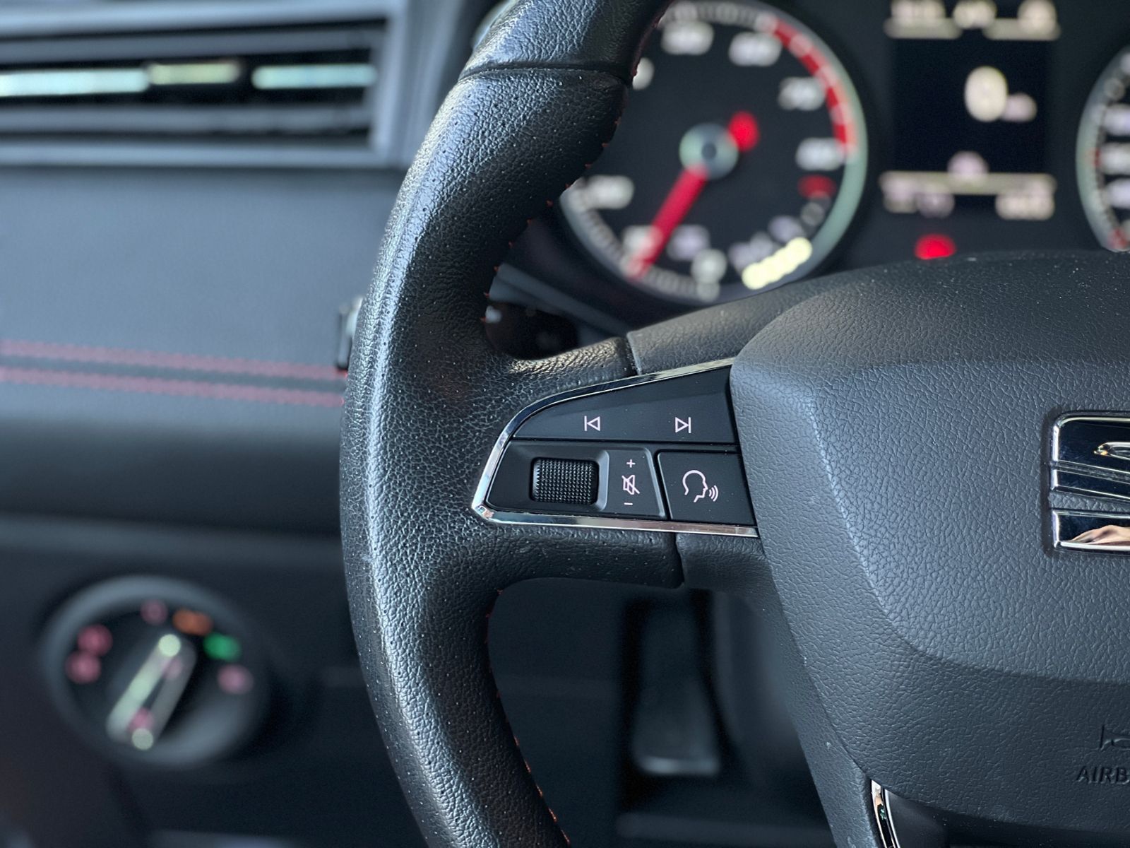 Fahrzeugabbildung SEAT IBIZA 1.0 TSI FR KLIMA LED NAVI ALU