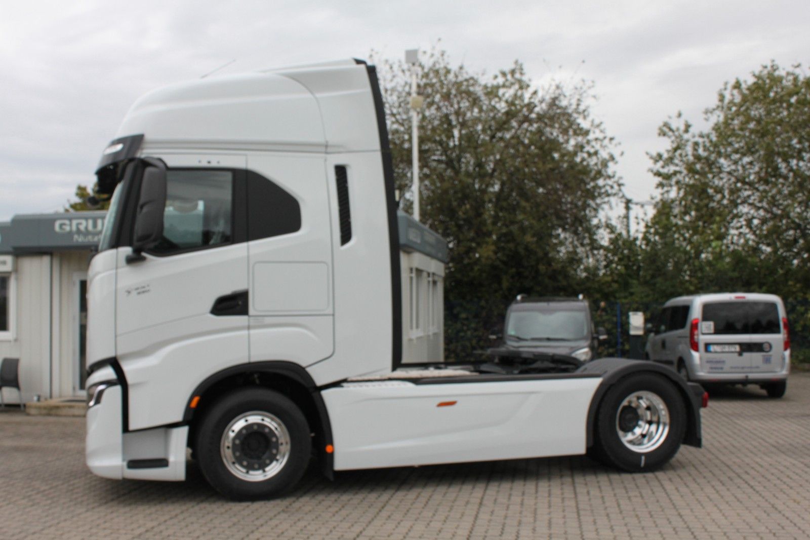 Fahrzeugabbildung Iveco S-Way AS440S50T/FP