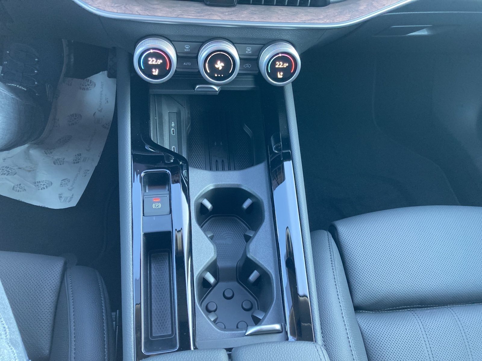 Fahrzeugabbildung SKODA Superb Combi 2.0 TDI L&K, DSG, AZV, Matrix, Navi