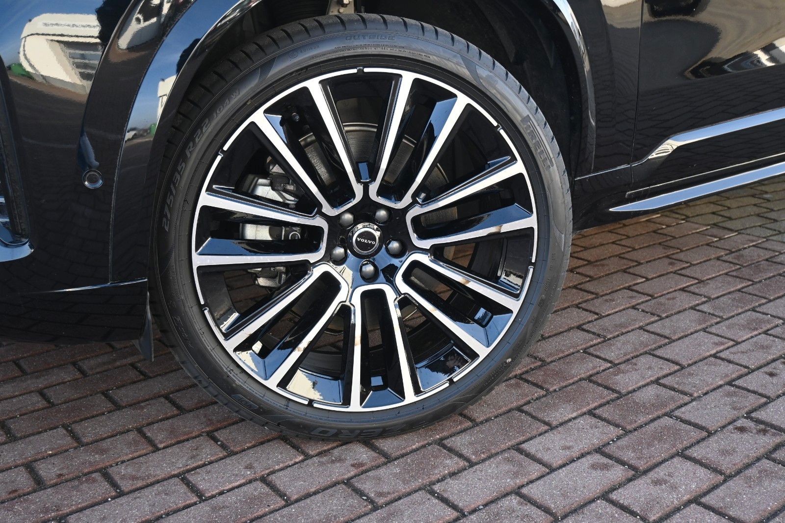 Fahrzeugabbildung Volvo XC90 T8 AWD Ultra Dark*STDHZG*360**LUFT*B&W*22"
