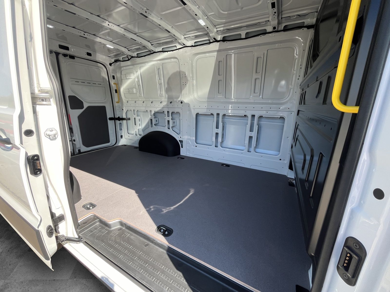 Fahrzeugabbildung Volkswagen Crafter Kasten 35 MR Klima  RFK DAB