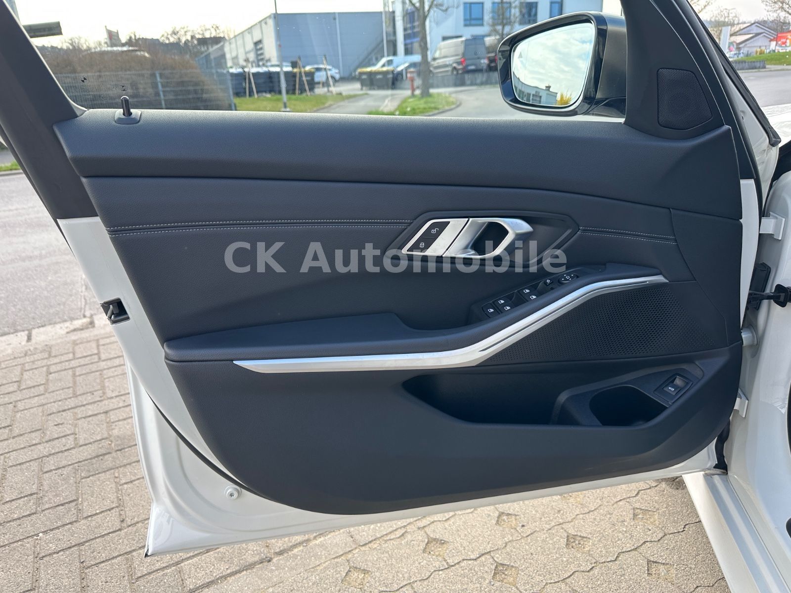 Fahrzeugabbildung BMW M340i Touring xDrive/Navi/HeadUP/Pano/360°