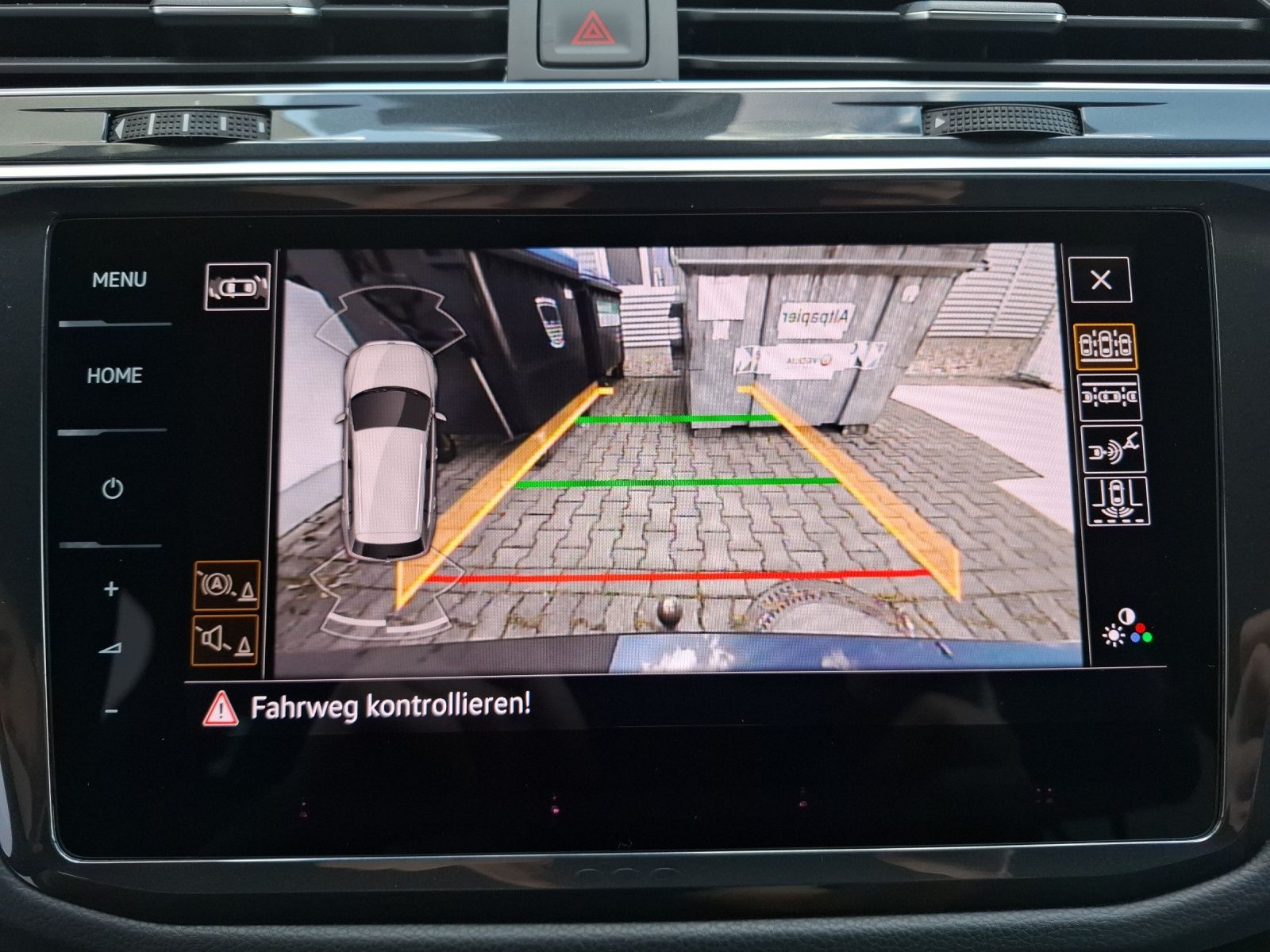Fahrzeugabbildung Volkswagen Tiguan TDI R-Line DSG 4M STH Matrix AHK Navi AID