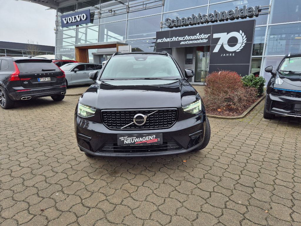 Fahrzeugabbildung Volvo XC40 B3 B DKG Plus Dark+HarmanKardon+Allwetter