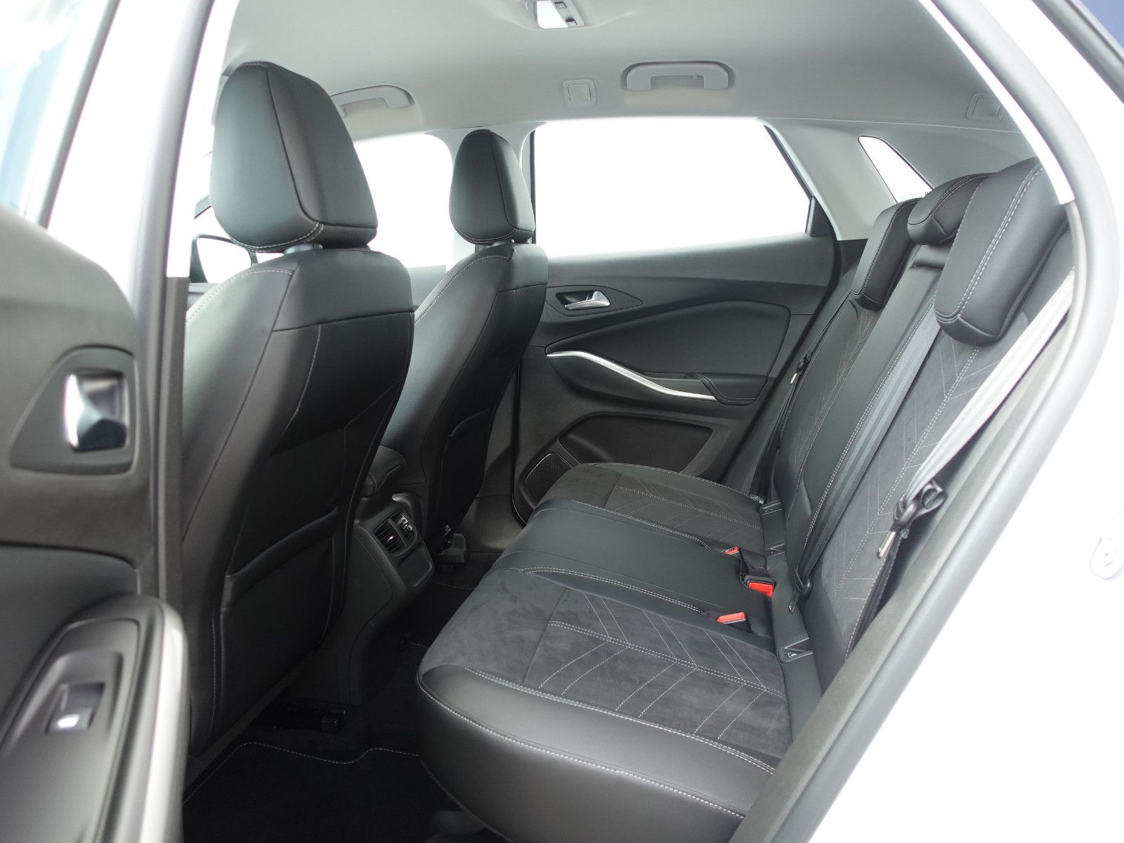 Fahrzeugabbildung Opel Grandland 1.2Turbo GS Navi, Kamera,PDC,Allwetter