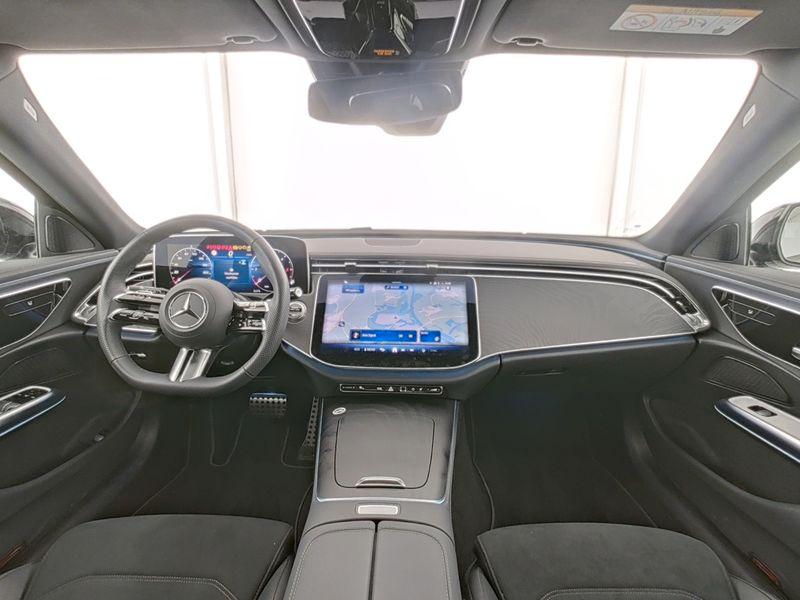 Mercedes-Benz E 220 T d , AMG NIGHT AHK DISTR KAMERA PANO SPUR